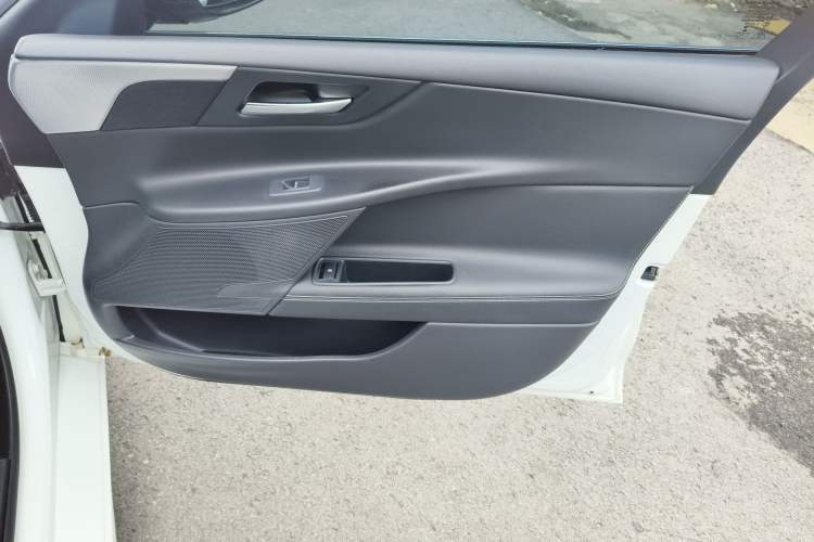 Used Jaguar XE 2015 2.0T 200 PS R-Sport Right Front Door Interior