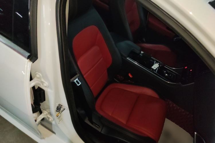 Used Jaguar XE 2015 2.0T 200 PS R-Sport Right Front Seat
