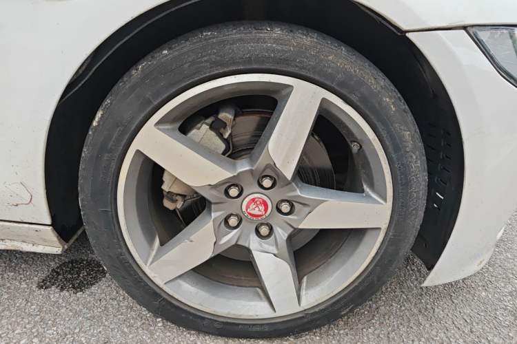 Used Jaguar XE 2015 2.0T 200 PS R-Sport Right Front Wheel Hub