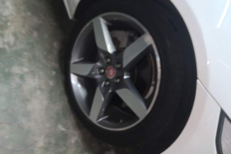 Used Jaguar XE 2015 2.0T 200 PS R-Sport Right Front Wheel Hub