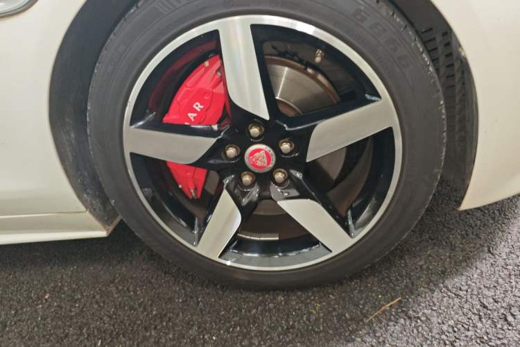 Used Jaguar XE 2015 2.0T 200 PS R-Sport Right Front Wheel Hub