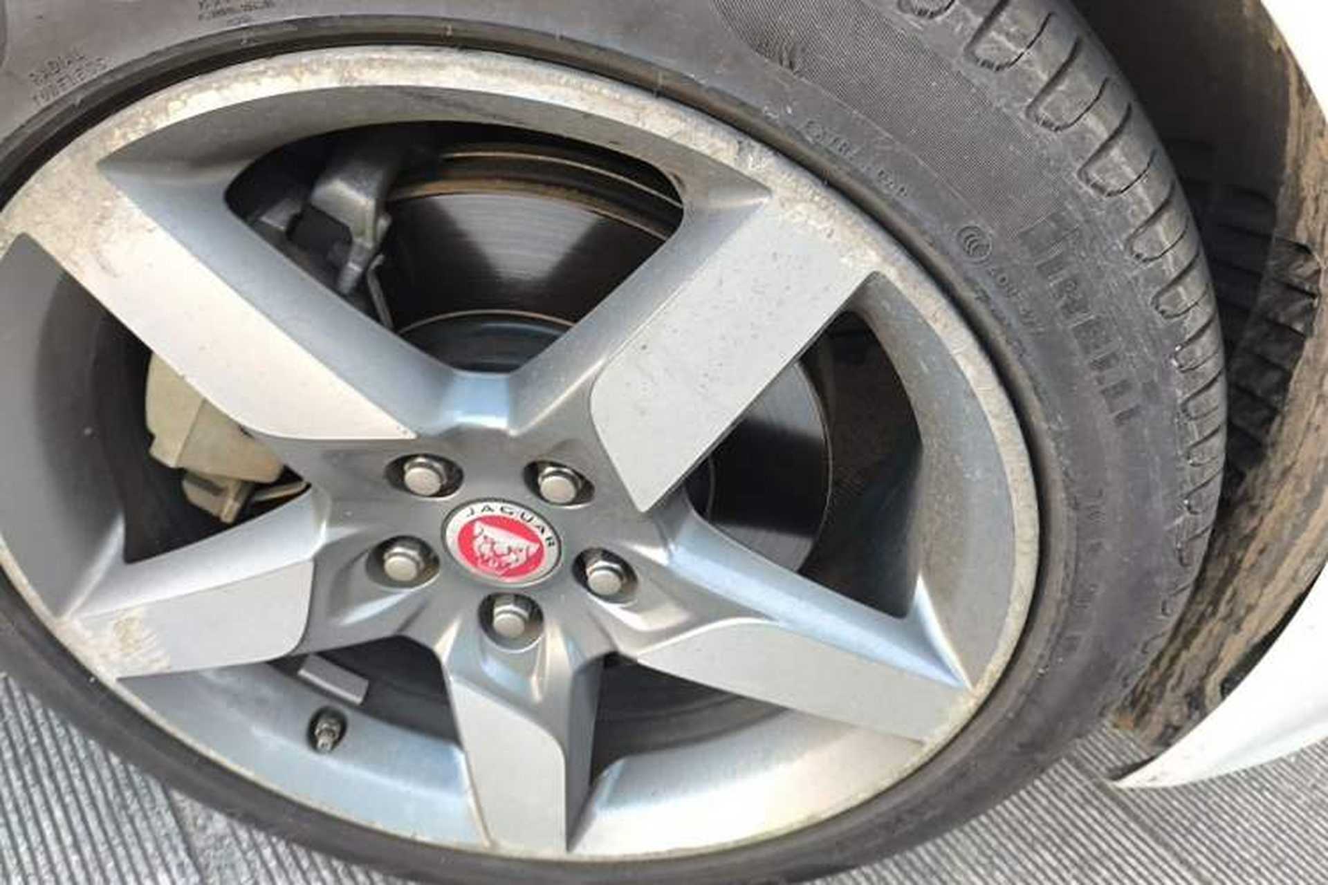 Used Jaguar XE 2015 2.0T 200 PS R-Sport Right Front Wheel Hub