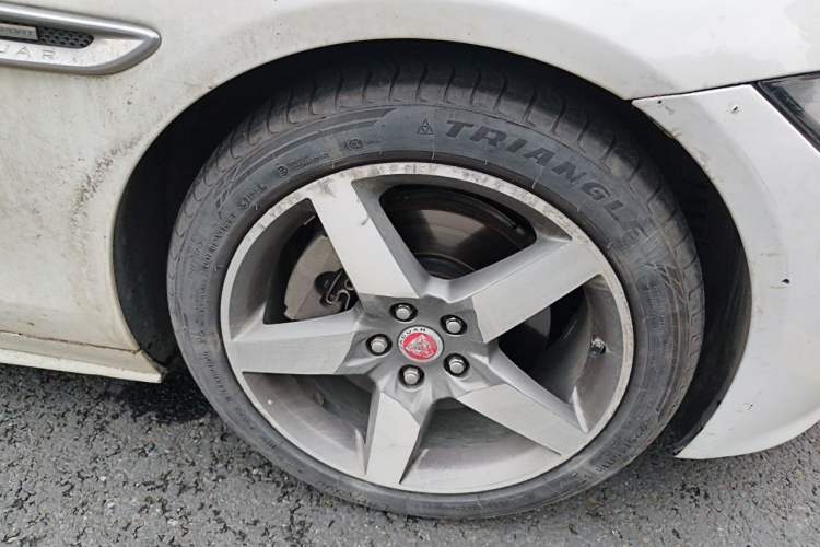 Used Jaguar XE 2015 2.0T 200 PS R-Sport Right Front Wheel Hub