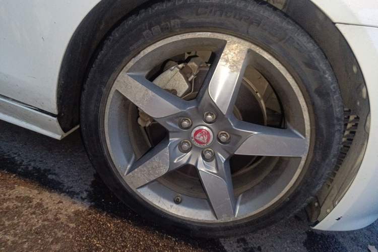 Used Jaguar XE 2015 2.0T 200 PS R-Sport Right Front Wheel Hub