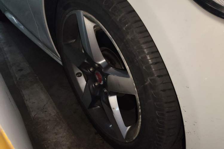 Used Jaguar XE 2015 2.0T 200 PS R-Sport Right Front Wheel Hub