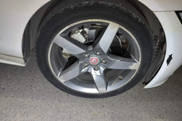 Used Jaguar XE 2015 2.0T 200 PS R-Sport Right Front Wheel Hub