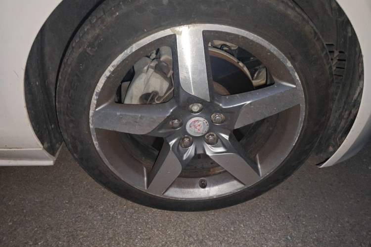 Used Jaguar XE 2015 2.0T 200 PS R-Sport Right Front Wheel Hub