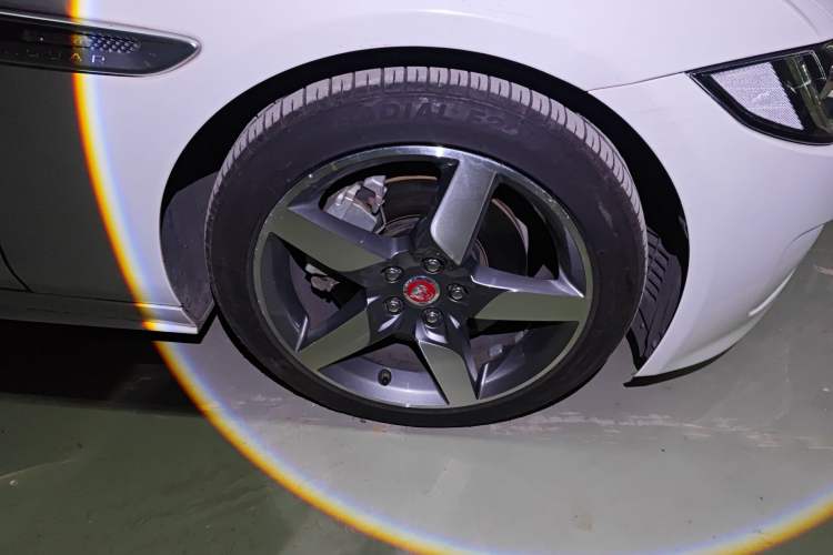 Used Jaguar XE 2015 2.0T 200 PS R-Sport Right Front Wheel Hub