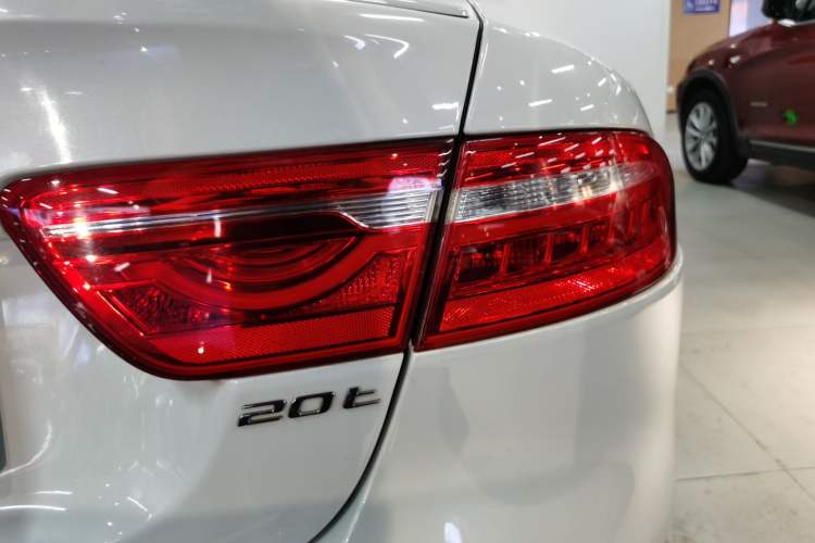 Used Jaguar XE 2015 2.0T 200 PS R-Sport Right Rear Taillight