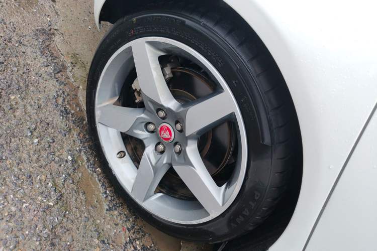Used Jaguar XE 2015 2.0T 200 PS R-Sport Right Rear Wheel Hub