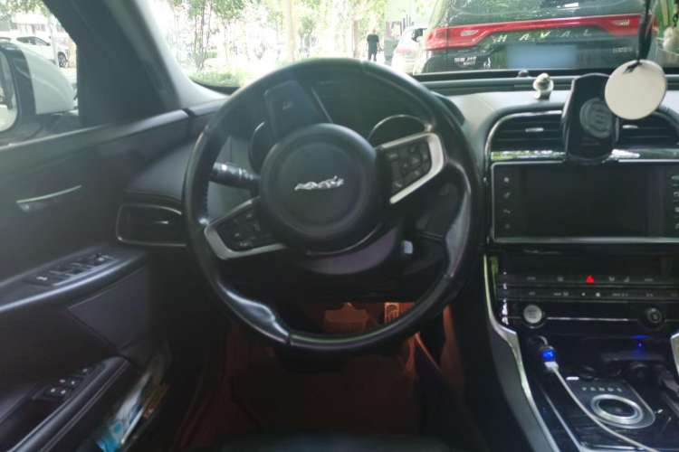 Used Jaguar XE 2015 2.0T 200 PS R-Sport Steering Wheel