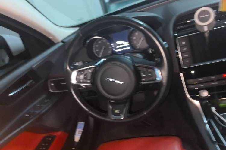 Used Jaguar XE 2015 2.0T 200 PS R-Sport Steering Wheel