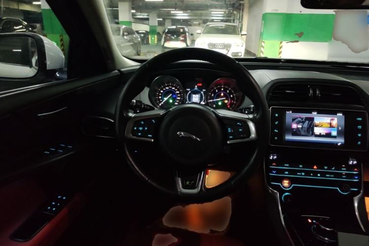 Used Jaguar XE 2015 2.0T 200 PS R-Sport Steering Wheel