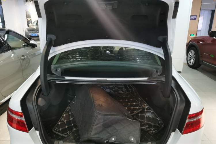 Used Jaguar XE 2015 2.0T 200 PS R-Sport Trunk