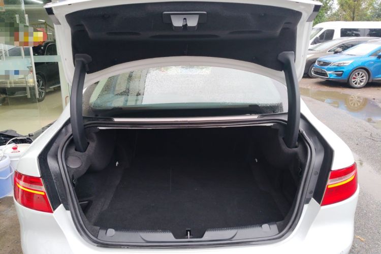 Used Jaguar XE 2015 2.0T 200 PS R-Sport Trunk