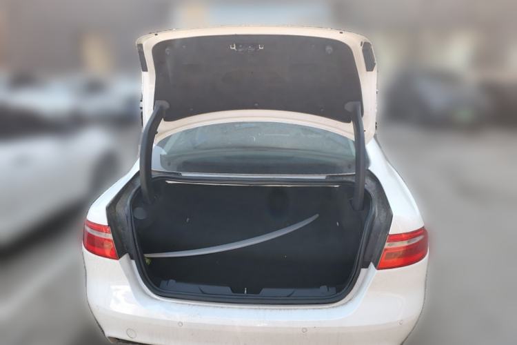Used Jaguar XE 2015 2.0T 200 PS R-Sport Trunk