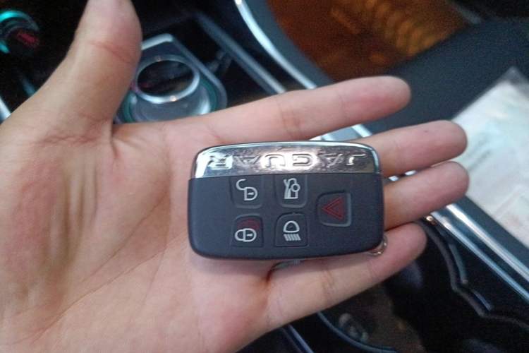Used Jaguar XE 2015 2.0T 200 PS R-Sport Vehicle Key