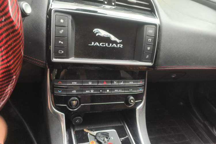 Used Jaguar XE 2015 2.0T 200 PS R-Sport Audio And AC Panel