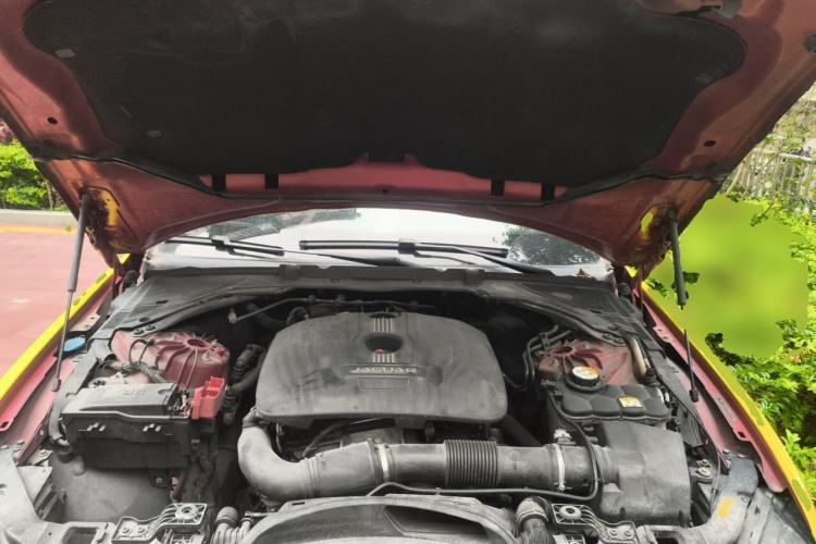 Used Jaguar XE 2015 2.0T 200 PS R-Sport Engine Bay