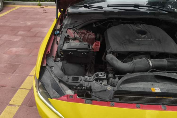 Used Jaguar XE 2015 2.0T 200 PS R-Sport Engine Bay Right