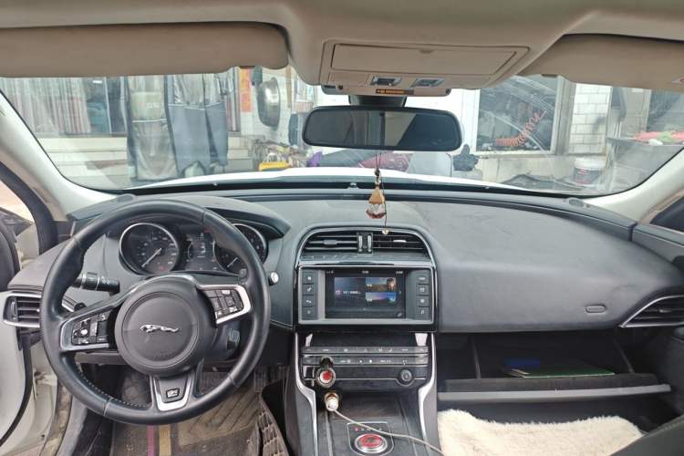 Used Jaguar XE  Center Console