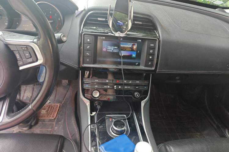 Used Jaguar XE 2017 2.0T 200 PS R-Sport Audio And AC Panel