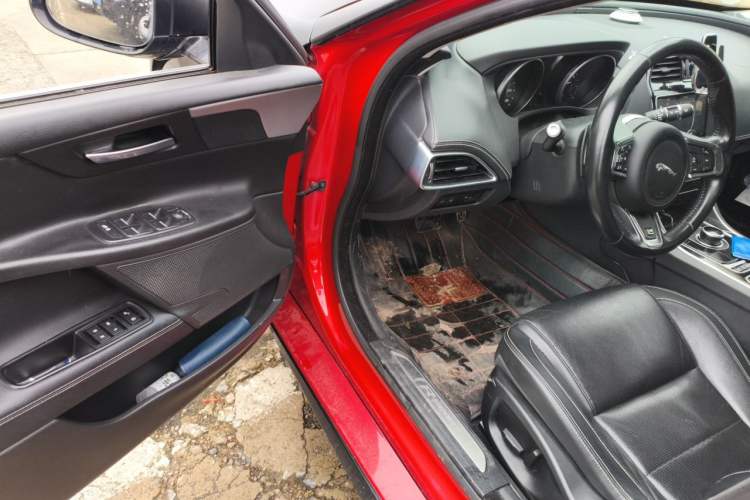 Used Jaguar XE 2017 2.0T 200 PS R-Sport Driver Seat