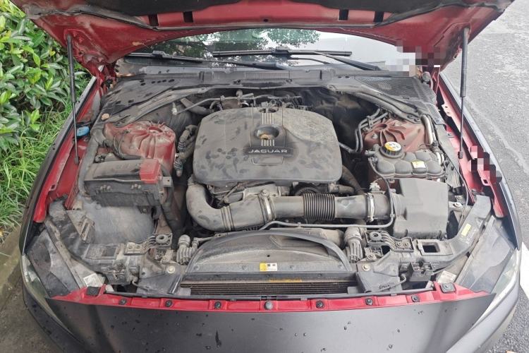 Used Jaguar XE 2017 2.0T 200 PS R-Sport Engine Bay