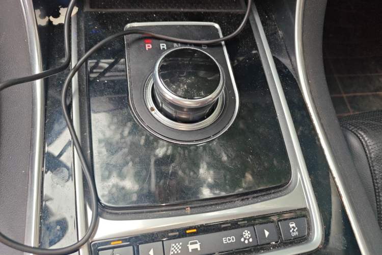 Used Jaguar XE 2017 2.0T 200 PS R-Sport Gear Lever