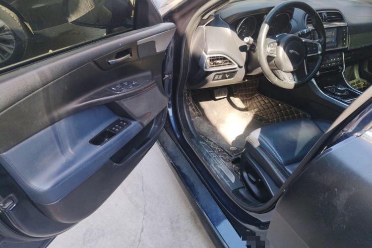 Used Jaguar XE 2017 2.0T 200 PS R-Sport Interior 3