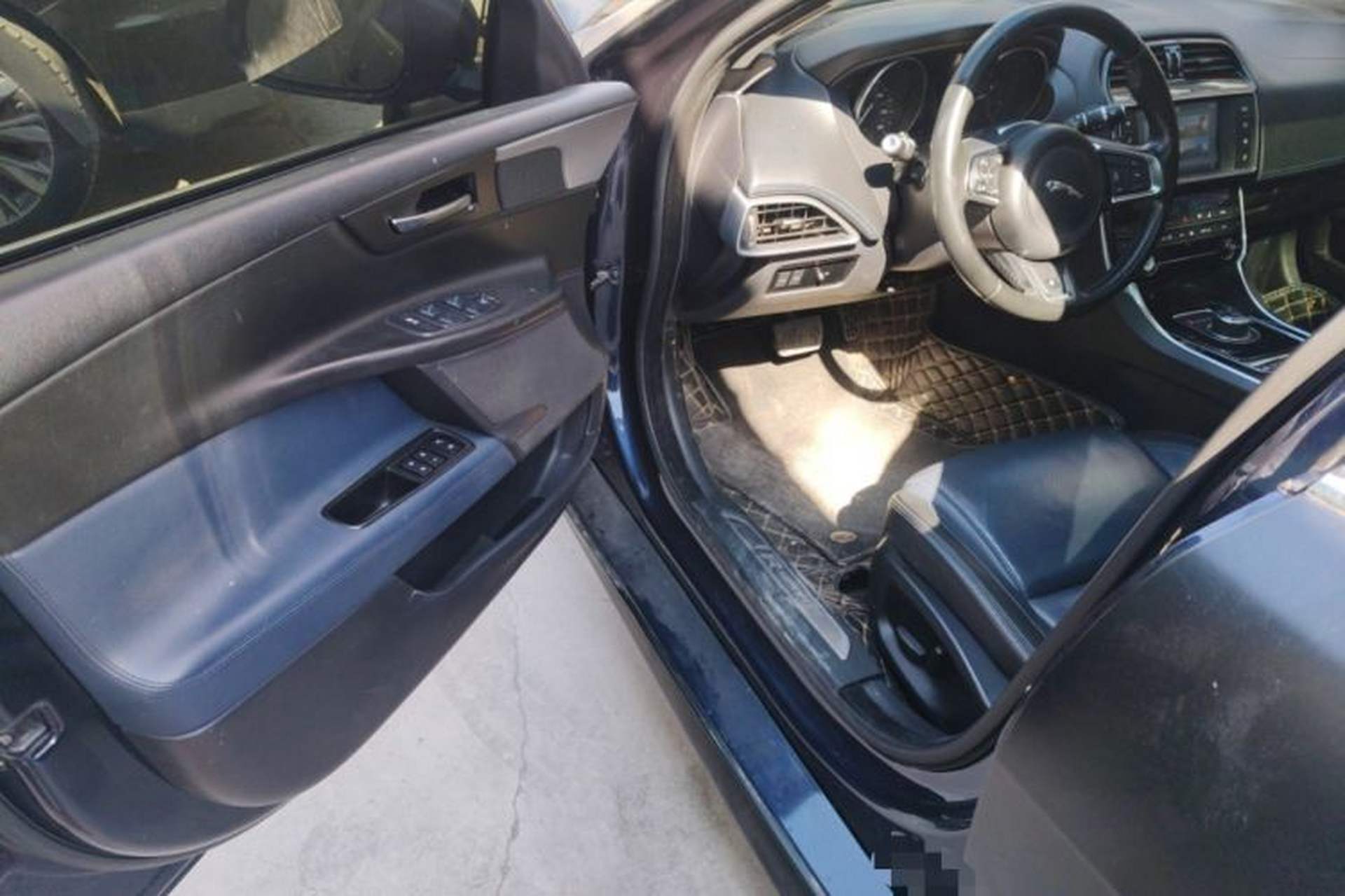Used Jaguar XE 2017 2.0T 200 PS R-Sport Interior 3