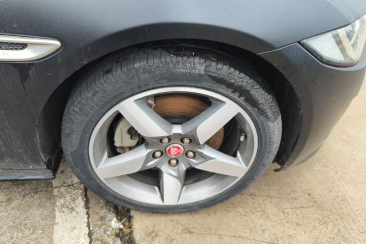 Used Jaguar XE 2017 2.0T 200 PS R-Sport Right Front Wheel Hub