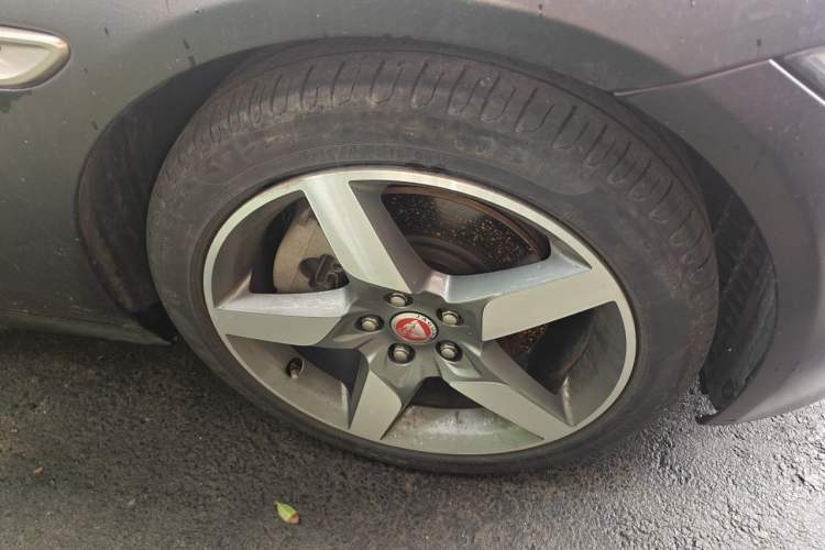 Used Jaguar XE 2017 2.0T 200 PS R-Sport Right Front Wheel Hub