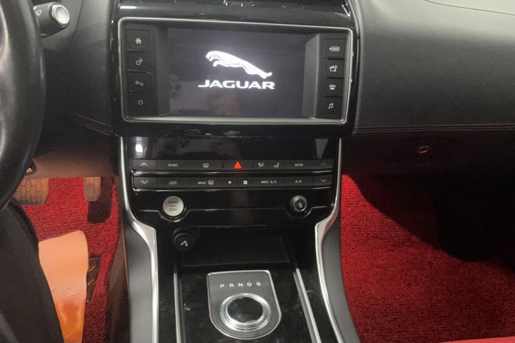 Used Jaguar XE 2017 2.0T 200 PS R-Sport Audio And AC Panel