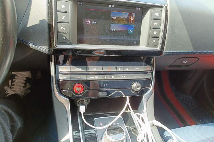 Used Jaguar XE 2017 2.0T 200 PS R-Sport Audio And AC Panel
