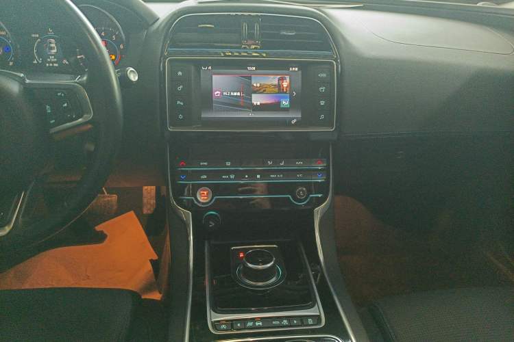 Used Jaguar XE 2017 2.0T 200 PS R-Sport Audio And AC Panel