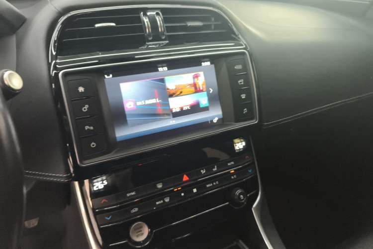 Used Jaguar XE 2017 2.0T 200 PS R-Sport Audio And AC Panel
