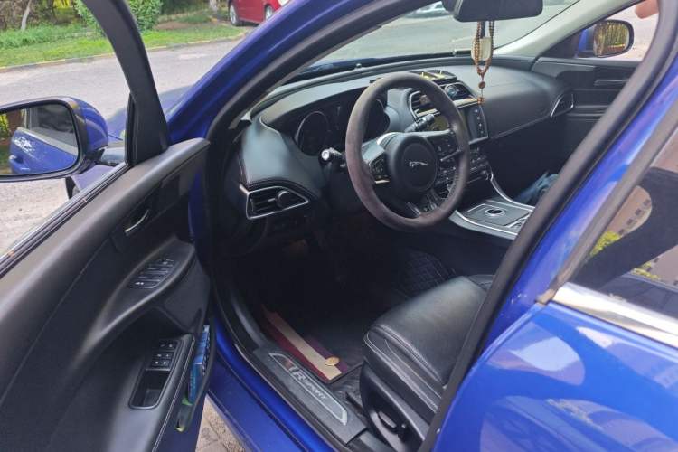 Used Jaguar XE 2017 2.0T 200 PS R-Sport Driver Seat