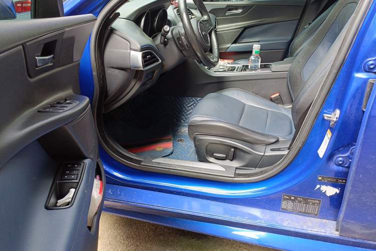 Used Jaguar XE 2017 2.0T 200 PS R-Sport Driver Seat