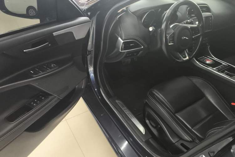 Used Jaguar XE 2017 2.0T 200 PS R-Sport Driver Seat