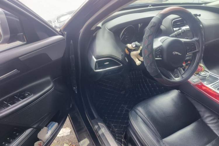 Used Jaguar XE 2017 2.0T 200 PS R-Sport Driver Seat