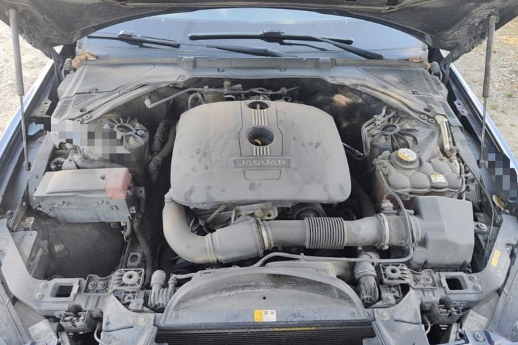 Used Jaguar XE 2017 2.0T 200 PS R-Sport Engine Bay