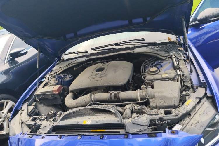 Used Jaguar XE 2017 2.0T 200 PS R-Sport Engine Bay