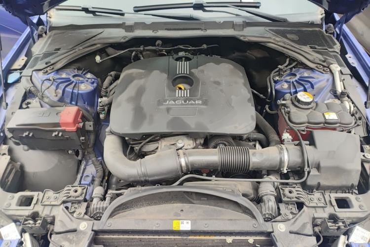 Used Jaguar XE 2017 2.0T 200 PS R-Sport Engine Bay