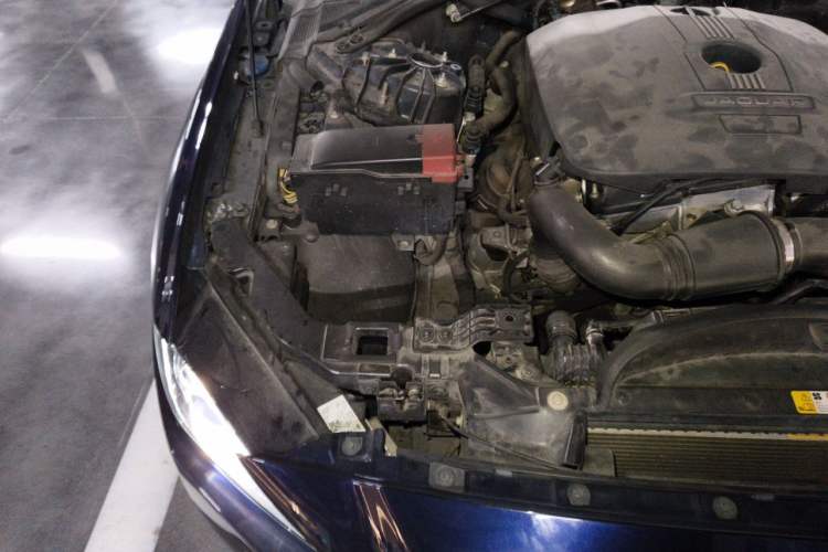 Used Jaguar XE 2017 2.0T 200 PS R-Sport Engine Bay Right