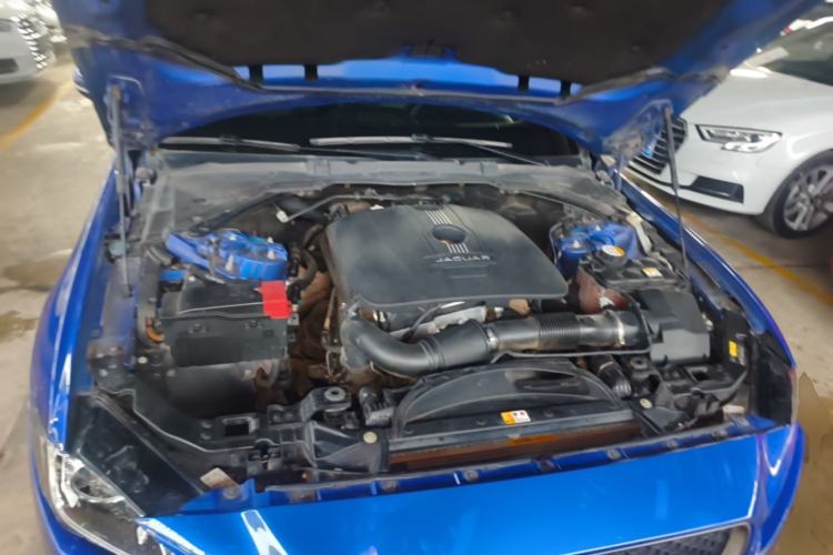 Used Jaguar XE 2017 2.0T 200 PS R-Sport Engine Bay