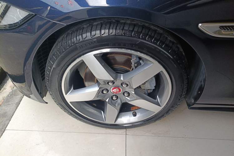 Used Jaguar XE 2017 2.0T 200 PS R-Sport Exterior 7
