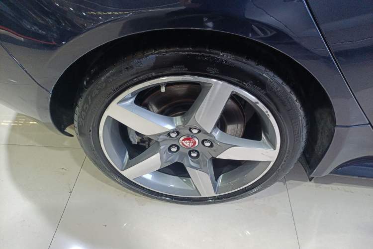 Used Jaguar XE 2017 2.0T 200 PS R-Sport Exterior 8