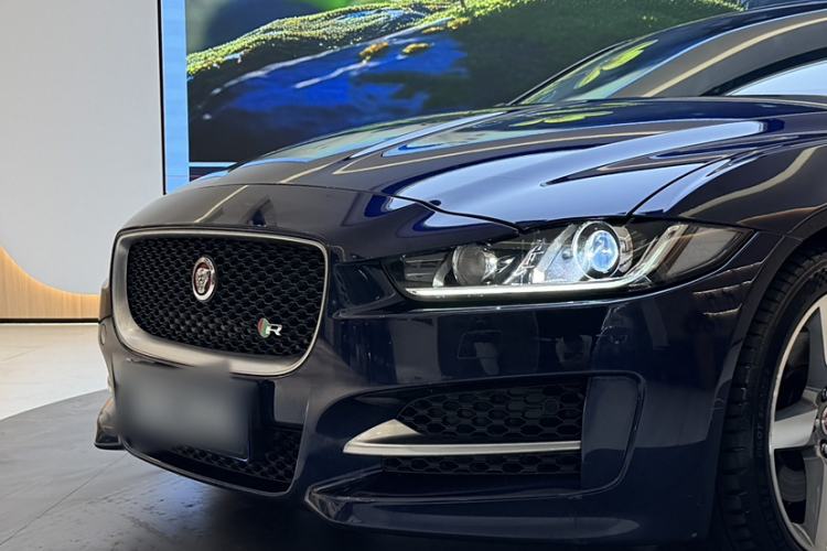 Used Jaguar XE 2017 2.0T 240 PS R-Sport Exterior 9