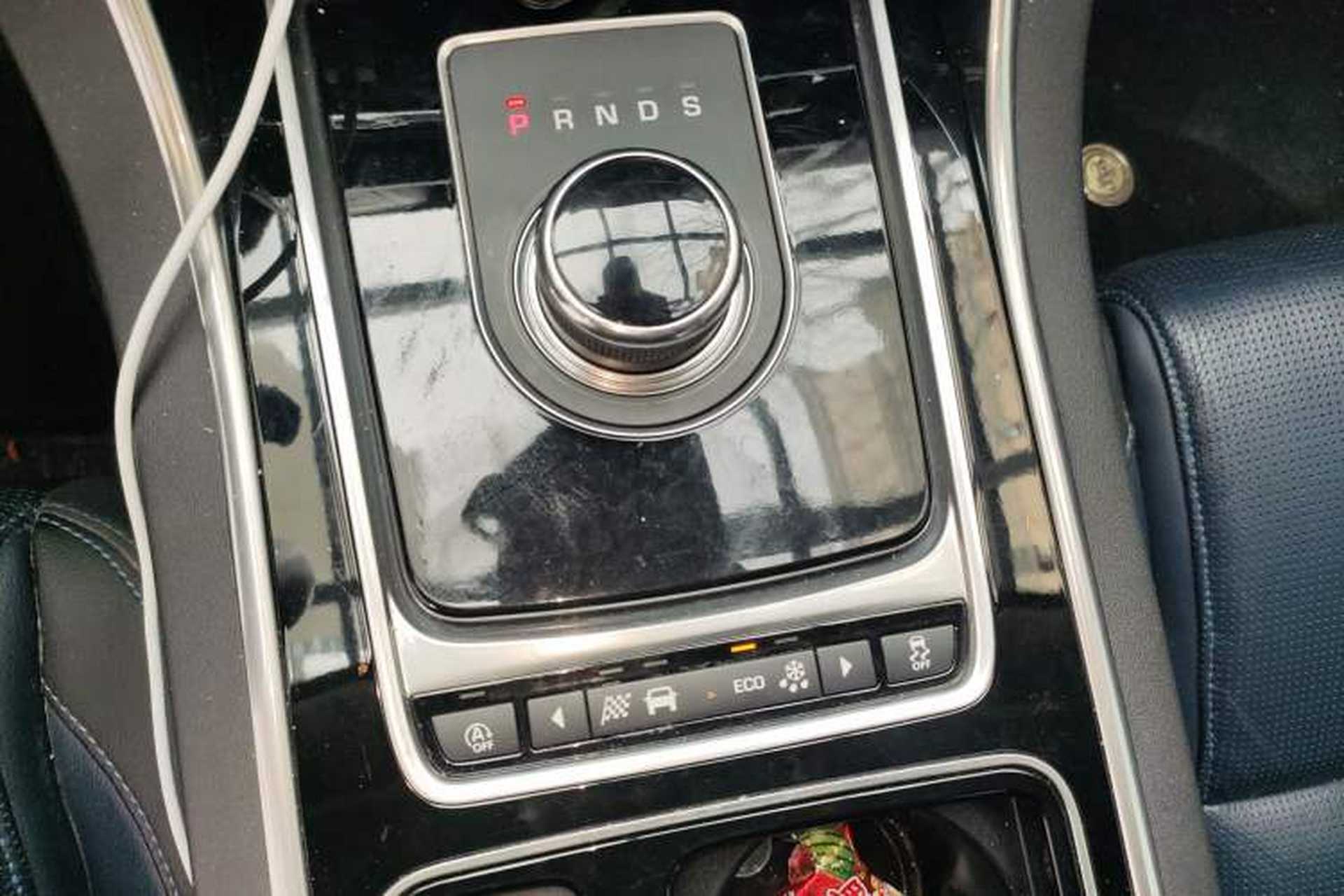 Used Jaguar XE 2017 2.0T 200 PS R-Sport Gear Lever